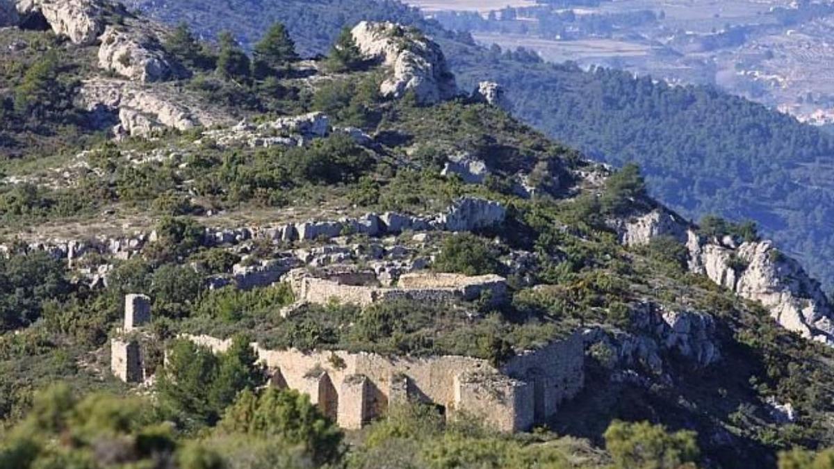 SIERRA MARIOLA ALICANTE | Los secretos de la Sierra de Mariola en Alicante: una pantera, minas de oro y una doncella valiente