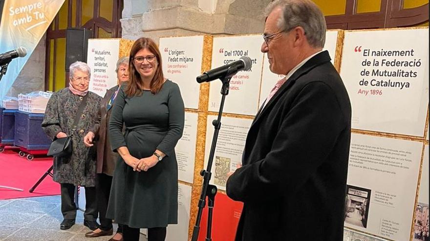 El president de Montepio Girona, Carles Auric i la vicealcaldessa de Girona, Gemma Geis