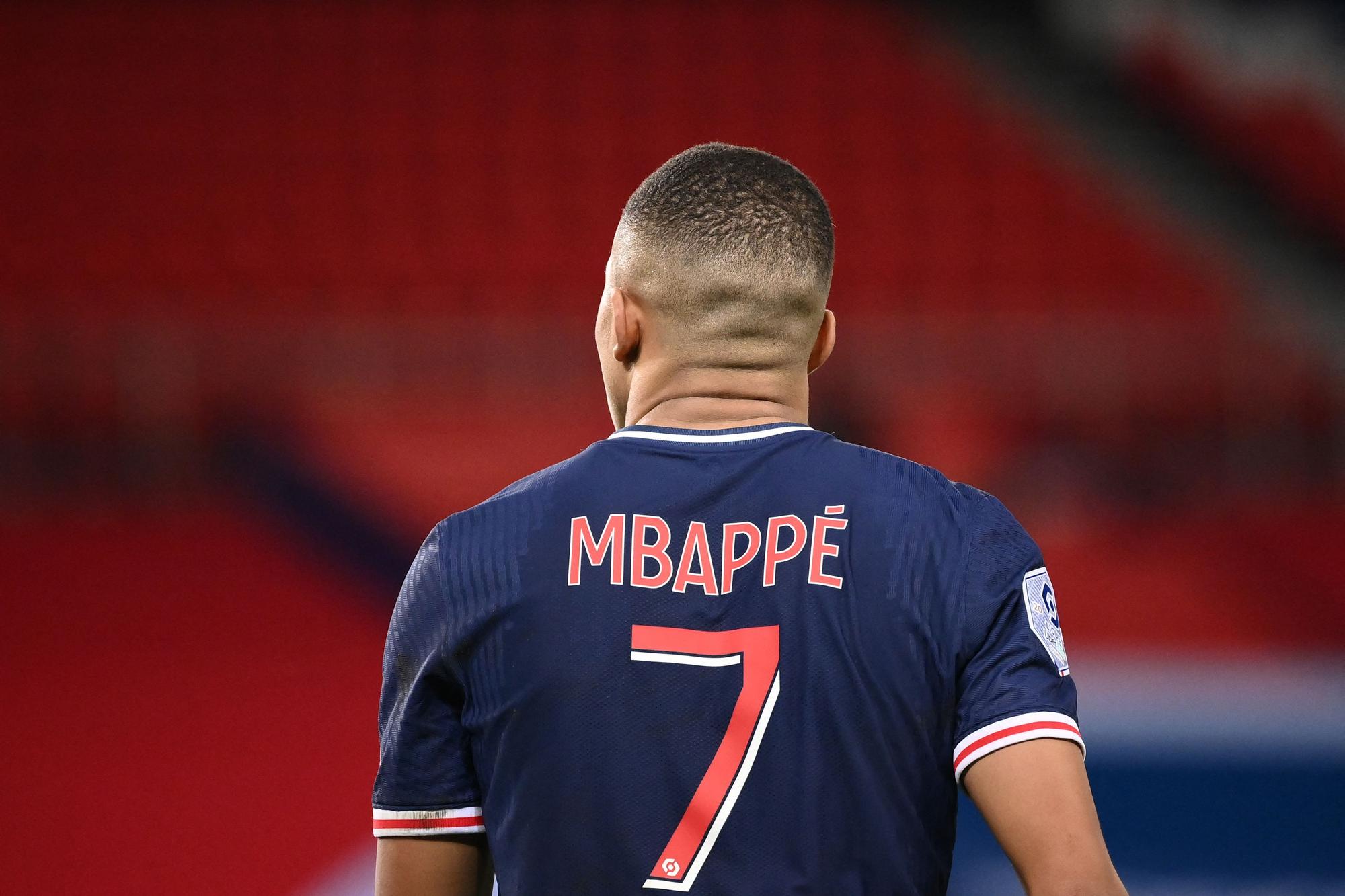 Mbappé, en el duelo de Liga que el Paris SG perdió con el Mónaco tras golear al Barça.