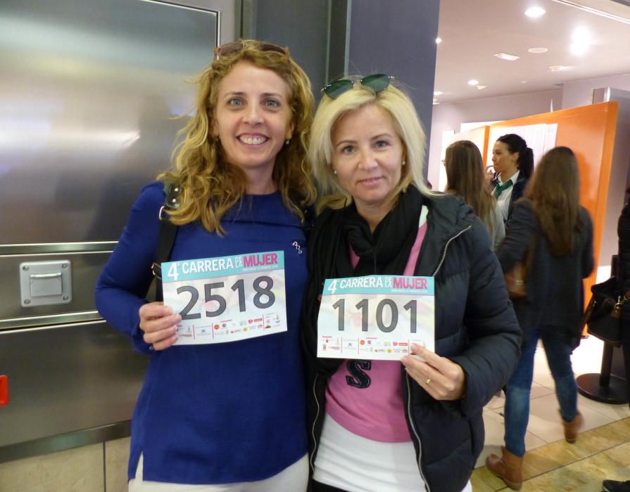 Recogida de dorsales en el Thader para la IV Carrera de la Mujer (Mañana)