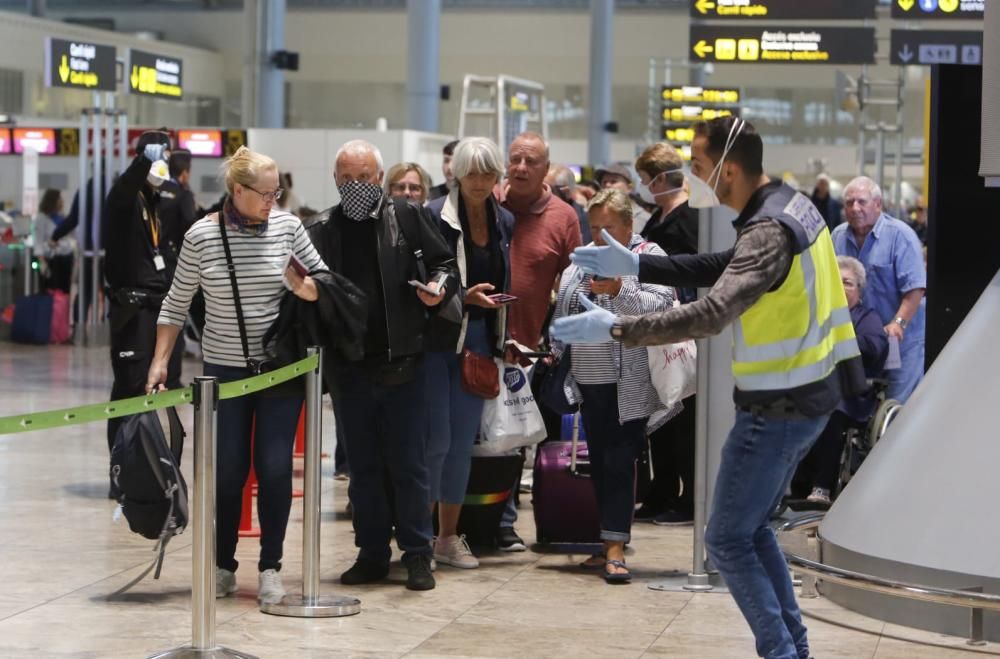 Los países de la UE aceleran la repatriación de sus turistas ante el avance del coronavirus