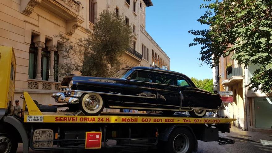 Trasladan fuera del Palau March un Cadillac del magnate Juan March Ordinas