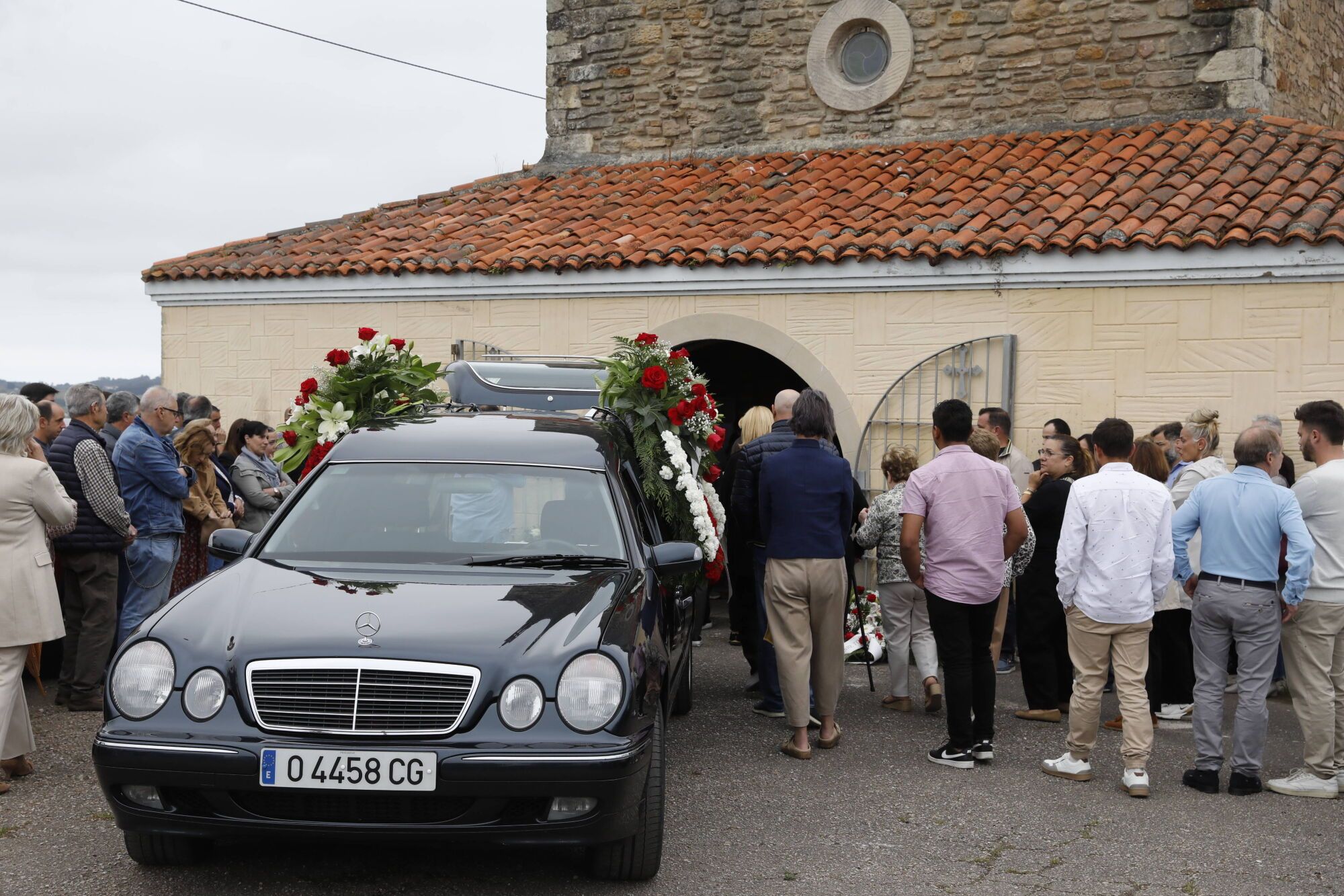 EN IMÁGENES: Funeral en Gozón por Pablo González Artime, uno de los fallecidos en el accidente de la nave ganadera de Coaña