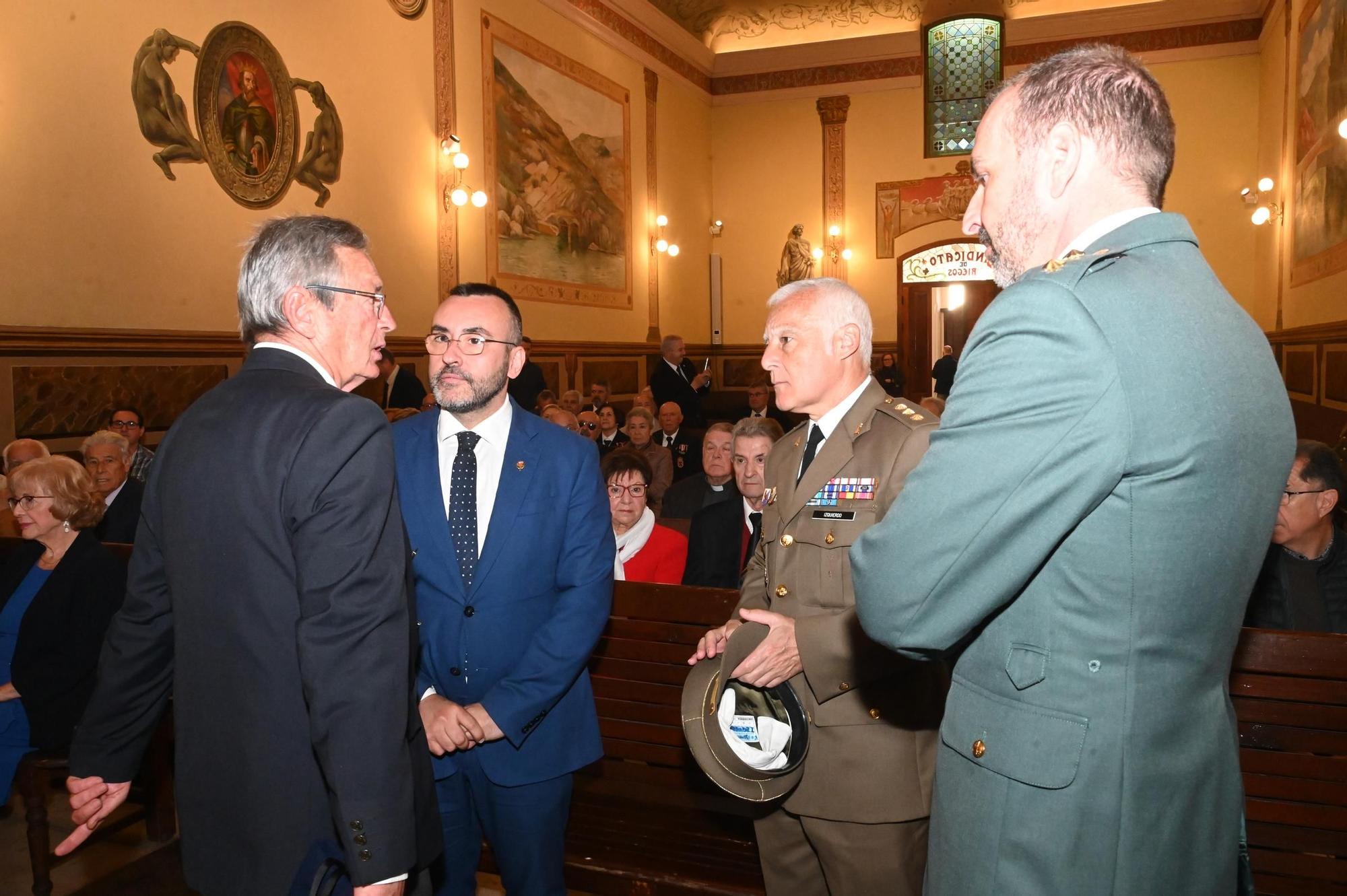 FOTOGALERÍA I La Real Hermandad de Veteranos de las Fuerzas Armadas y la Guardia Civil reconoce a voluntarios en Vila-real
