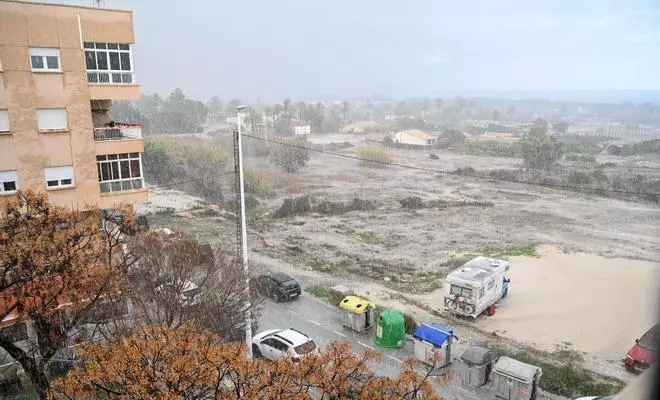 El granizo sorprende en La Marina