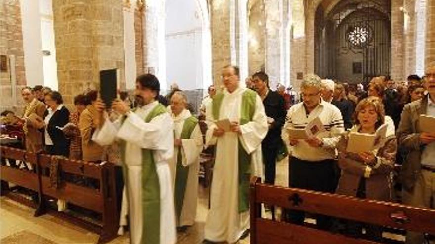 Assistents a la missa d&#039;ahir al monestir de Santa Maria del Puig.