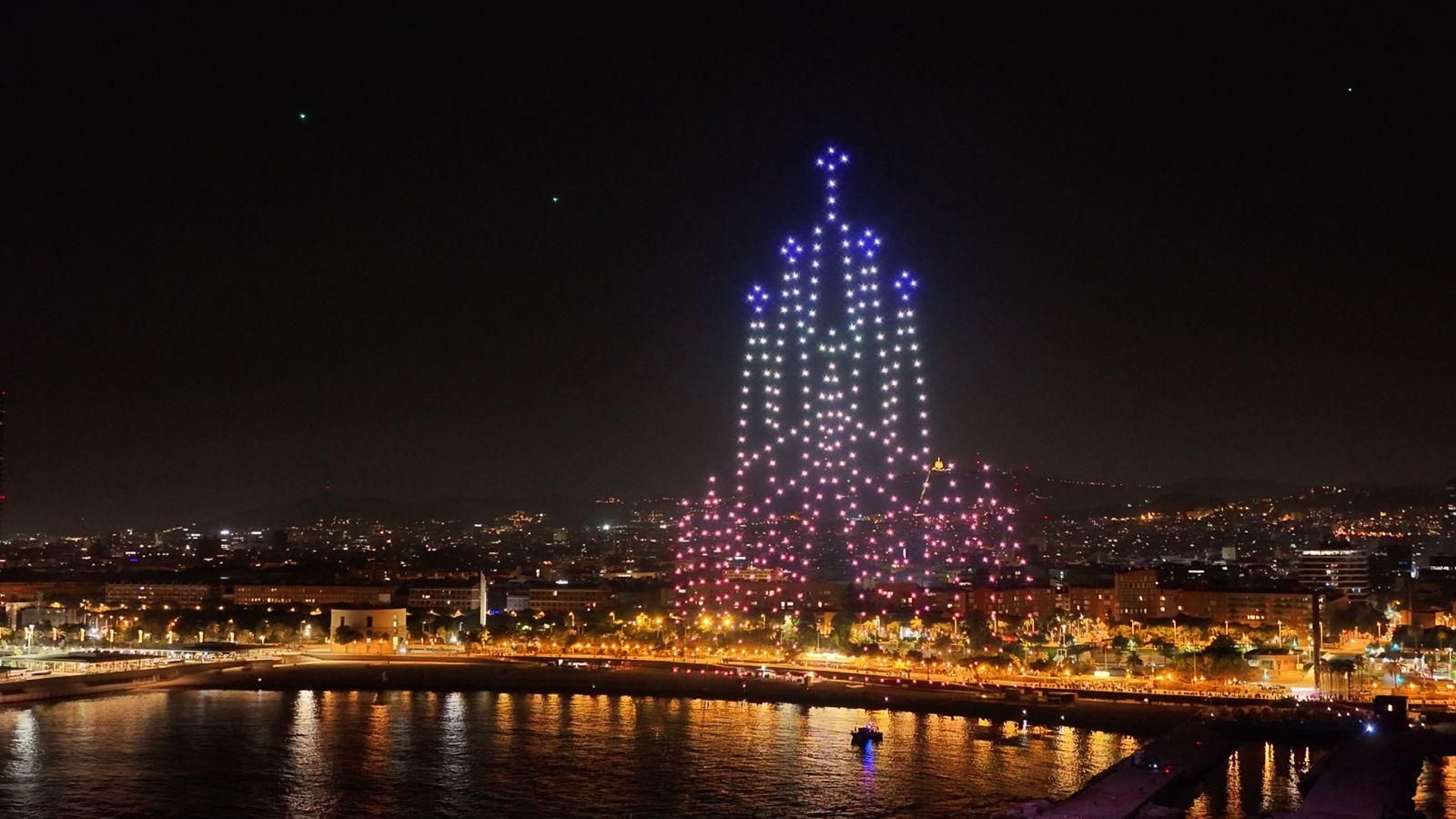 Espectacular exhibició amb signatura manresana: 400 drons sobre el mar