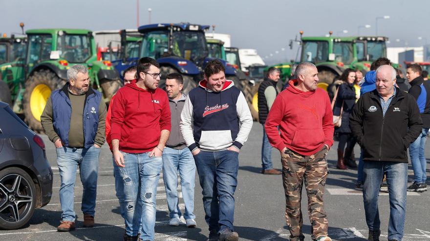 Los tractores marchan en Ourense y Lugo, bloquean Valença e impiden el acceso por Tui