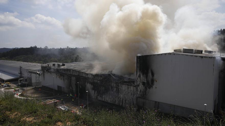 VIDEO: Así fue el espectacular incendio de una planta de Cogersa en Gijón