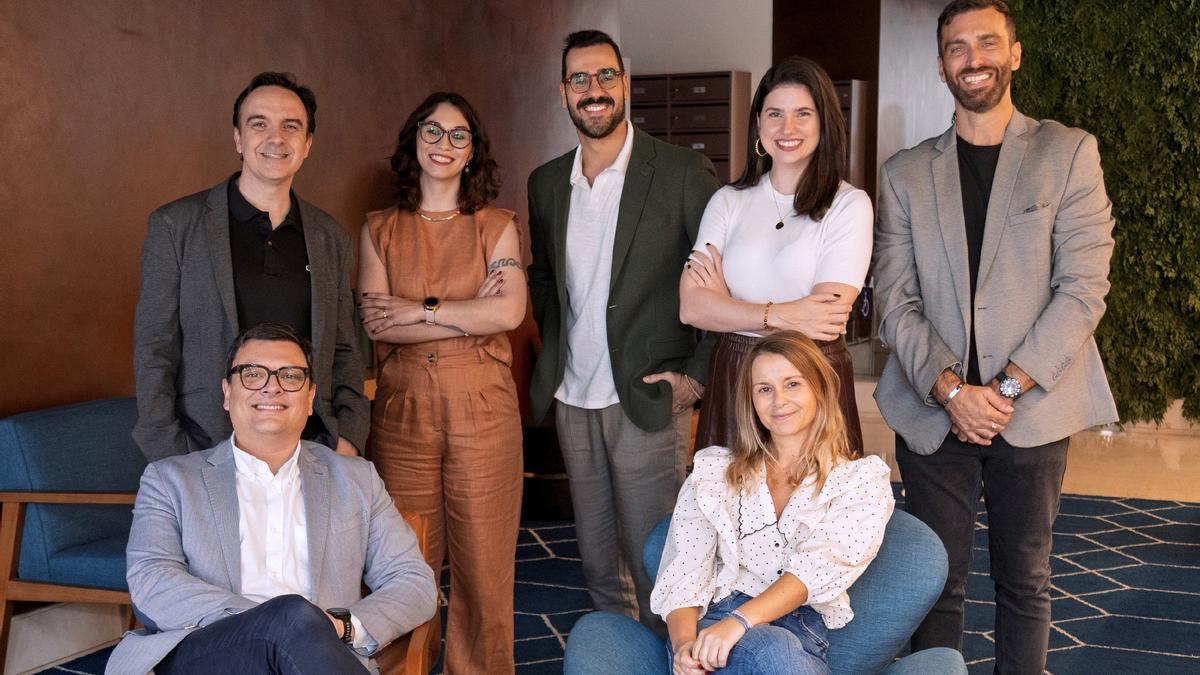 Los equipos de LLYC y Digital Solvers.