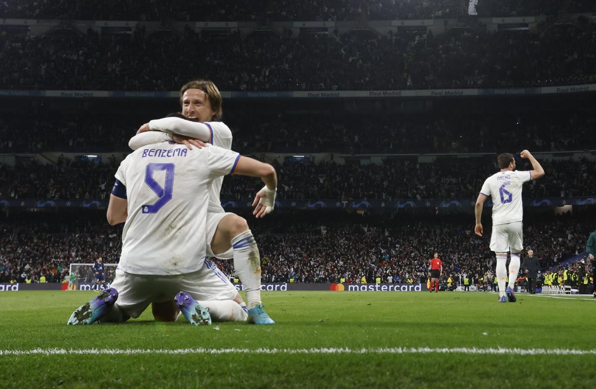 Benzema marcó tres goles en Real Madrid-PSG de 2022.