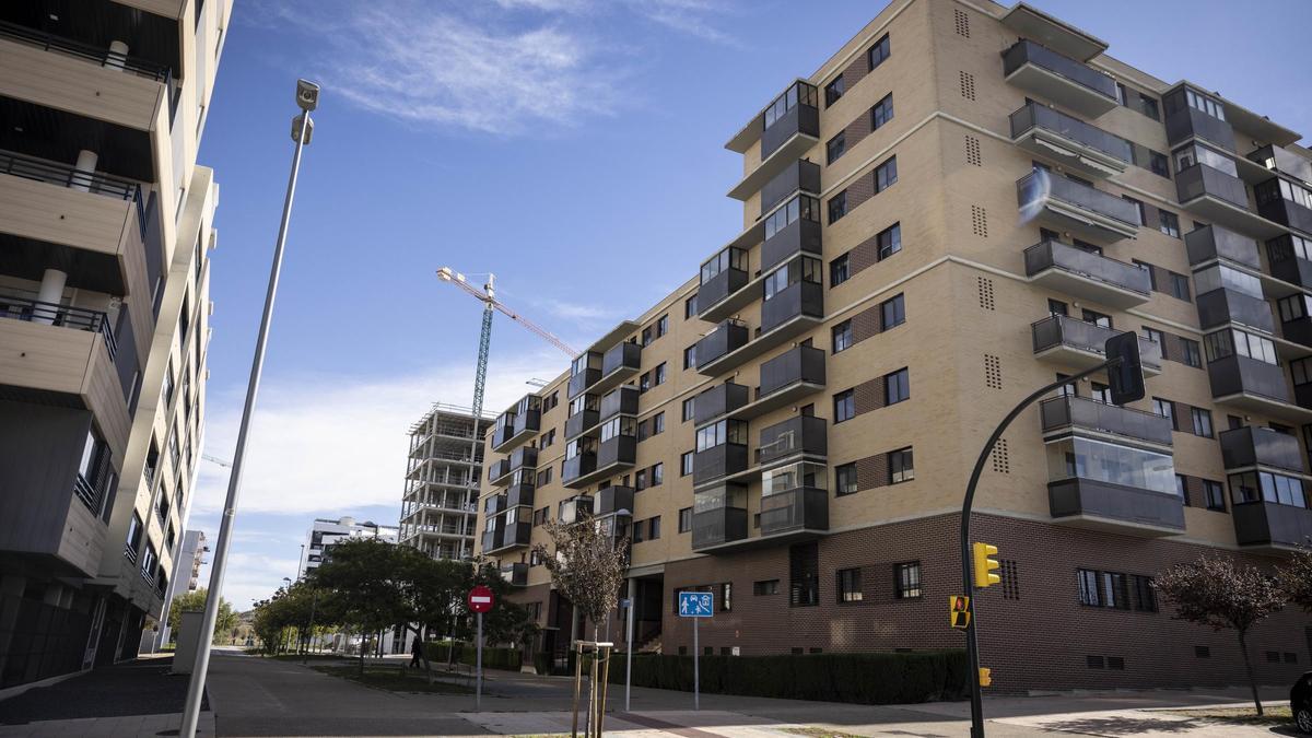 Una de las calles del zaragozano barrio de Arcosur.