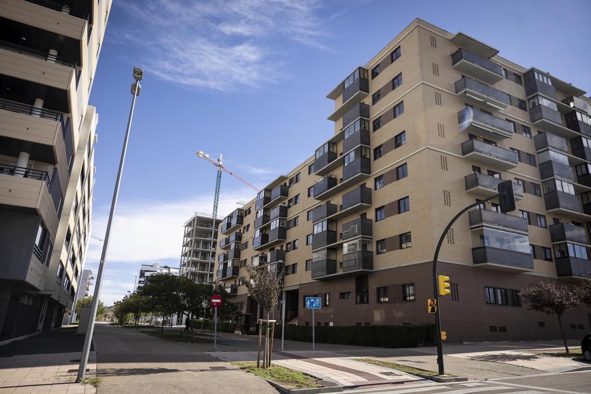 Una de las calles del zaragozano barrio de Arcosur.