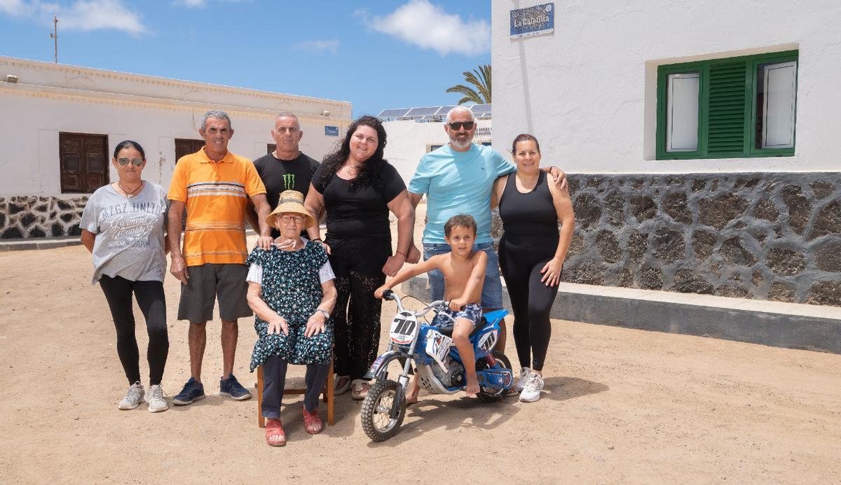 La familia Hernández Luzardo en La Graciosa.