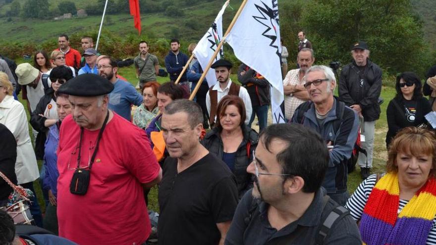 Algunos de los asistentes al homenaje de ayer.