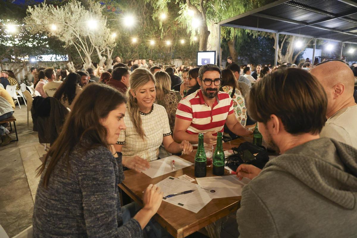 Uno de los equipos participantes en el Trivialacant de este mes de octubre.