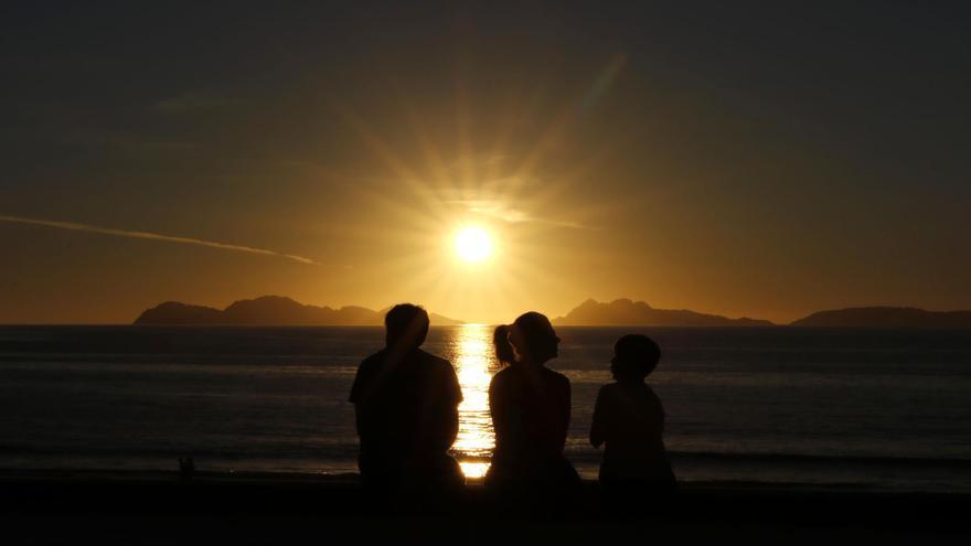 La puesta de sol en las Cíes que da la bienvenida a la primavera