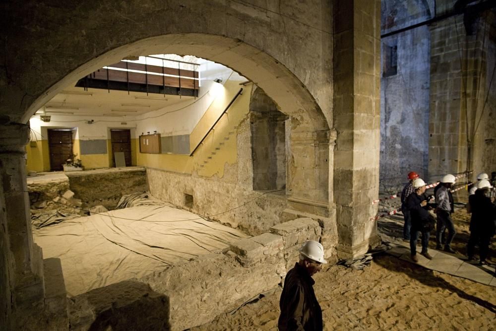 Visita de la alcaldesa de Gijón y los portavoces municipales a las obras de Tabacalera