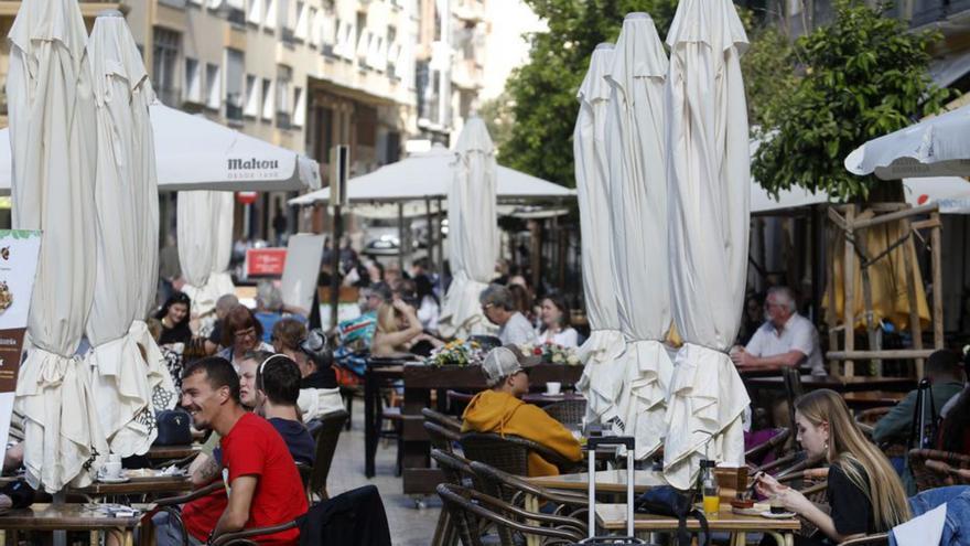 Turistas en un establecimiento del Centro de Málaga.