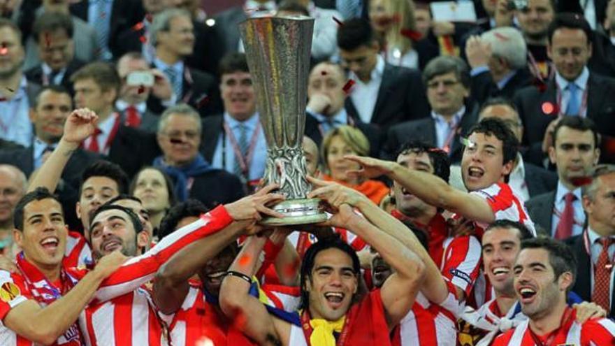 Los jugadores del Atlético de Madrid celebra la victoria.