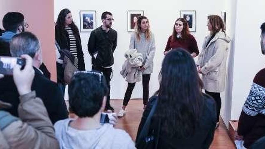 Asistentes a la inauguración.