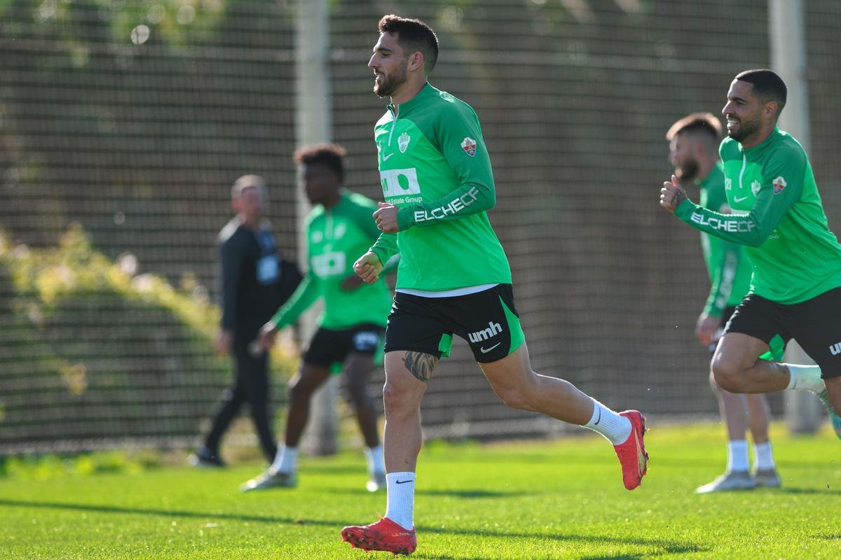 Pedro Bigas, esta mañana durante el entrenamiento del Elche CF en Oliva