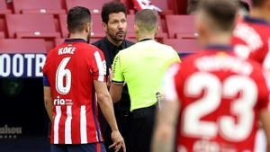 Simeone se encara con árbitro