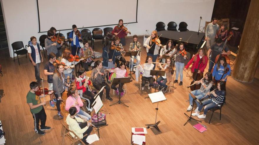 Un ensayo de alumnos del Conservatorio del Nalón.