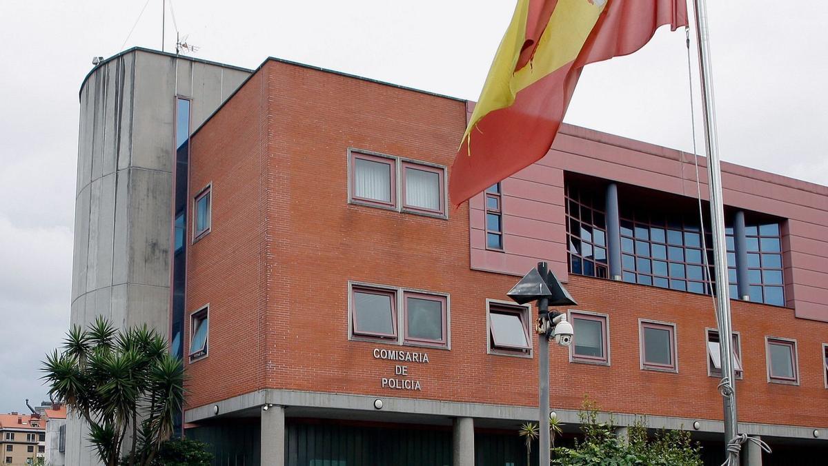 Fachada de la Comisaría de Policía de Gijón.