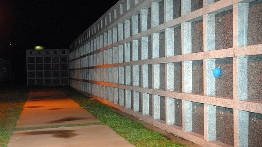 Nuevos panteones, en el cementerio de Aldán