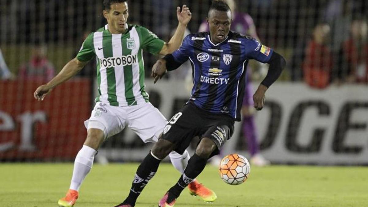 Angulo a la derecha, en la final de la Copa Libertadores