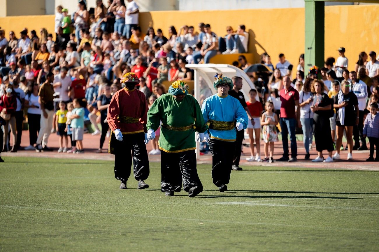 Miles de personas llenan de ilusión el Estadio de Barrial en la llegada de los Reyes Magos