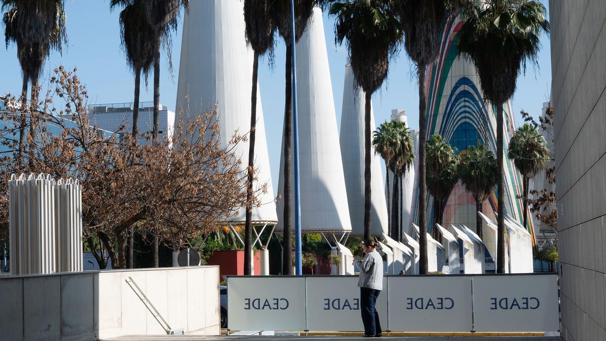 El Centro Universitario San Isidoro se encuentra dentro del Parque Científico y Técnológico de la Isla de la Cartuja.