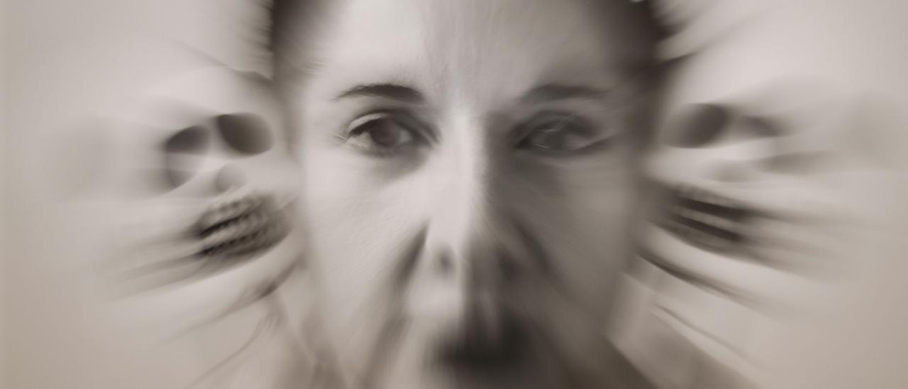 Vista de la obra de la artista serbia Marina Abramović 'Retrato con maracas' de 2006 durante la presentación este lunes a los medios de las exposiciones de Photoespaña 2023 en el Círculo de Bellas Artes de Madrid.