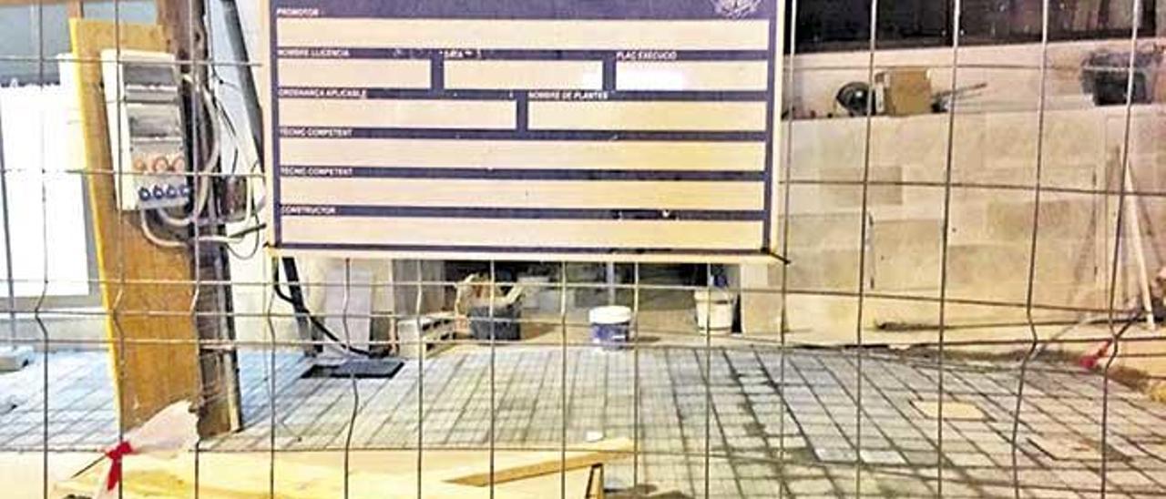 Un escrupuloso cartel de obras con el preceptivo rótulo de &quot;Ajuntament de Marratxí&quot;, salvo que la casa en construcción se halla en la avenida Picasso de Palma. ¿Hay algún aspecto de la vida de la ciudad que esté controlado por Cort, o se ha independizado?