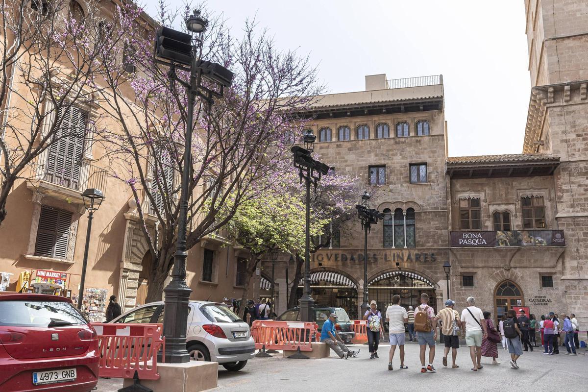 Los vecinos querían una solución que no pasara por invitar a los turistas a sentarse.