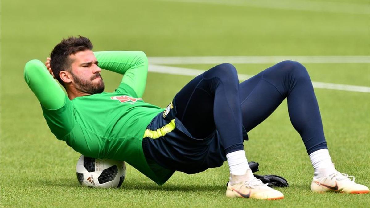 Alisson, durante un entrenamiento de la canarinha