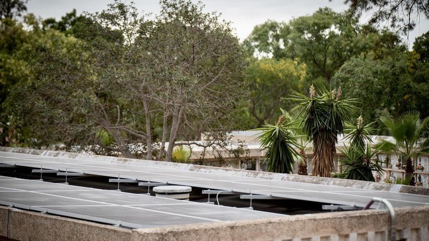 Imagen de archivo del parque fotovoltaico del cementerio de San Gabriel