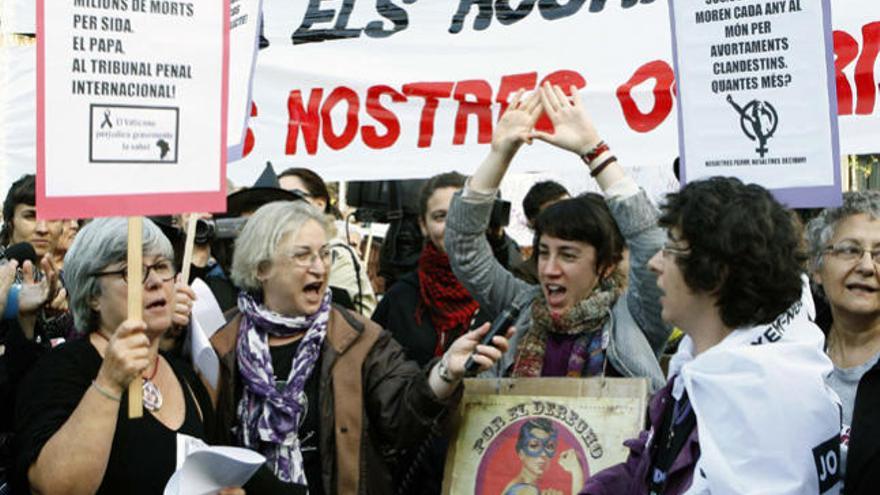 Colectivos de protesta contra la visita del Papa.