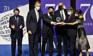 Premio Planeta para el trío de autores que se esconde tras Carmen Mola