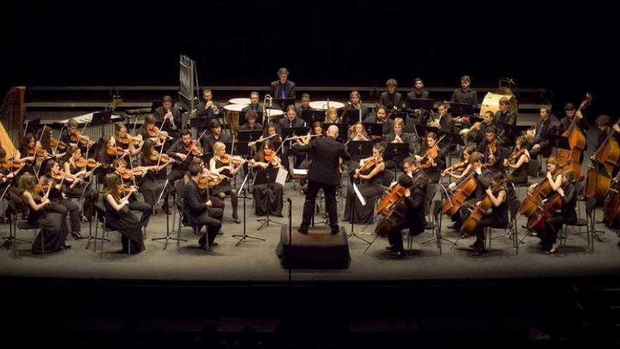 La Orquesta Filarmónica del Principado de Asturias, durante un concierto en el teatro de la Laboral.