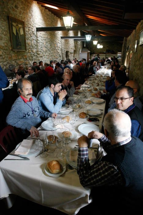 Comida de Valderrey en el salón junto a la ermita