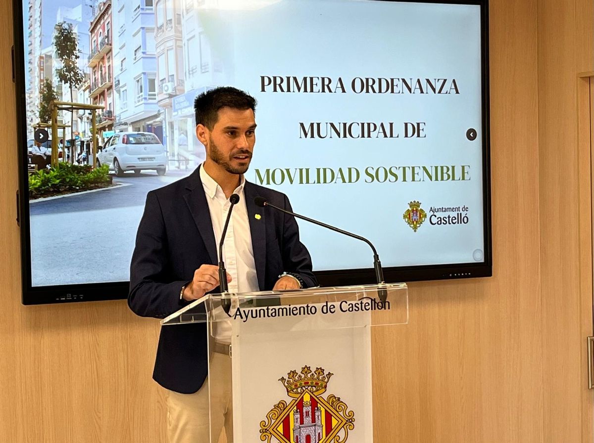 El concejal Ramírez en la presentación de la primera ordenanza municipal de Movilidad Sostenible, este viernes.