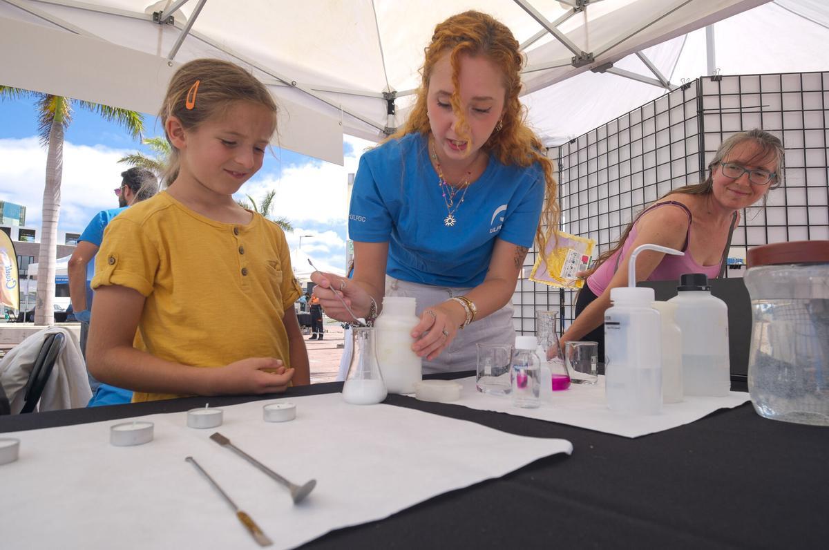 La ULPGC convierte el entorno del Poema del Mar en una gran feria científica al aire libre