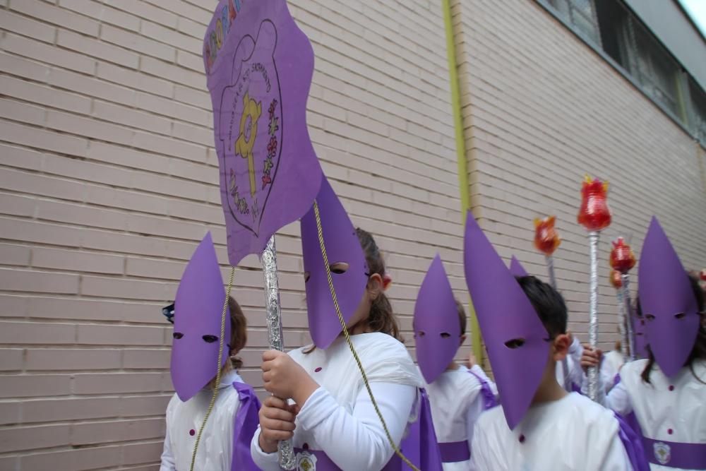 Procesión de los alumnos de Primaria e Infantil del colegio Adoratrices de Cartagena