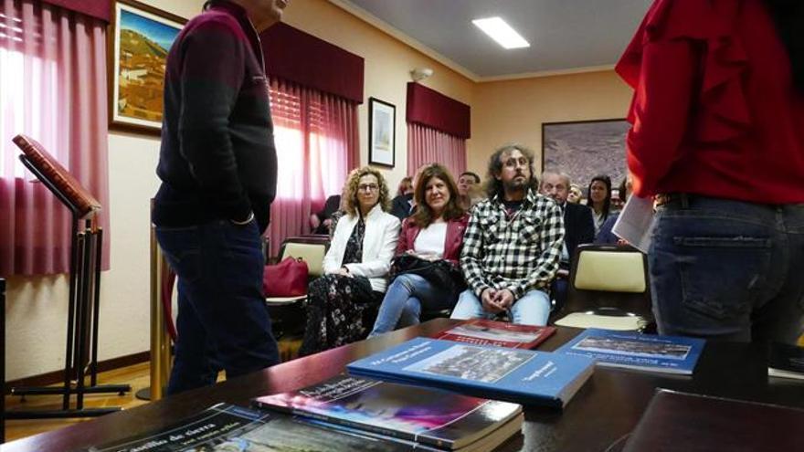 Fuendejalón asiste a un encuentro poético con Ayllón Guerrero