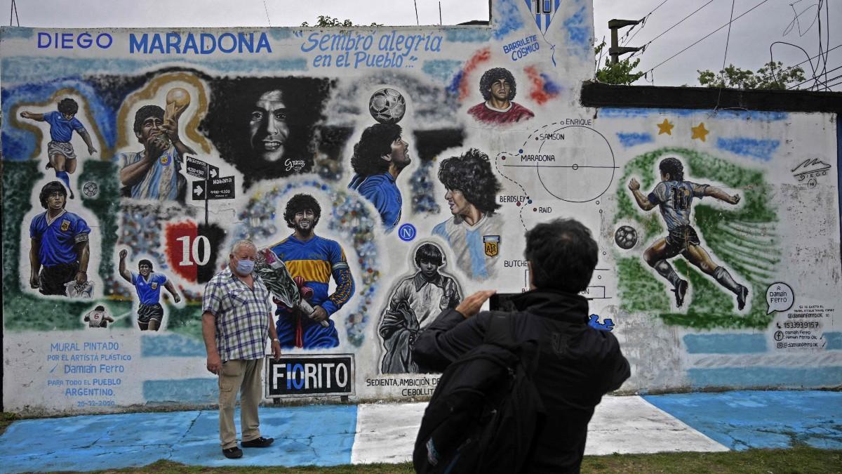 Muchos son los murales que recuerdan a Maradona en las calles de Argentina