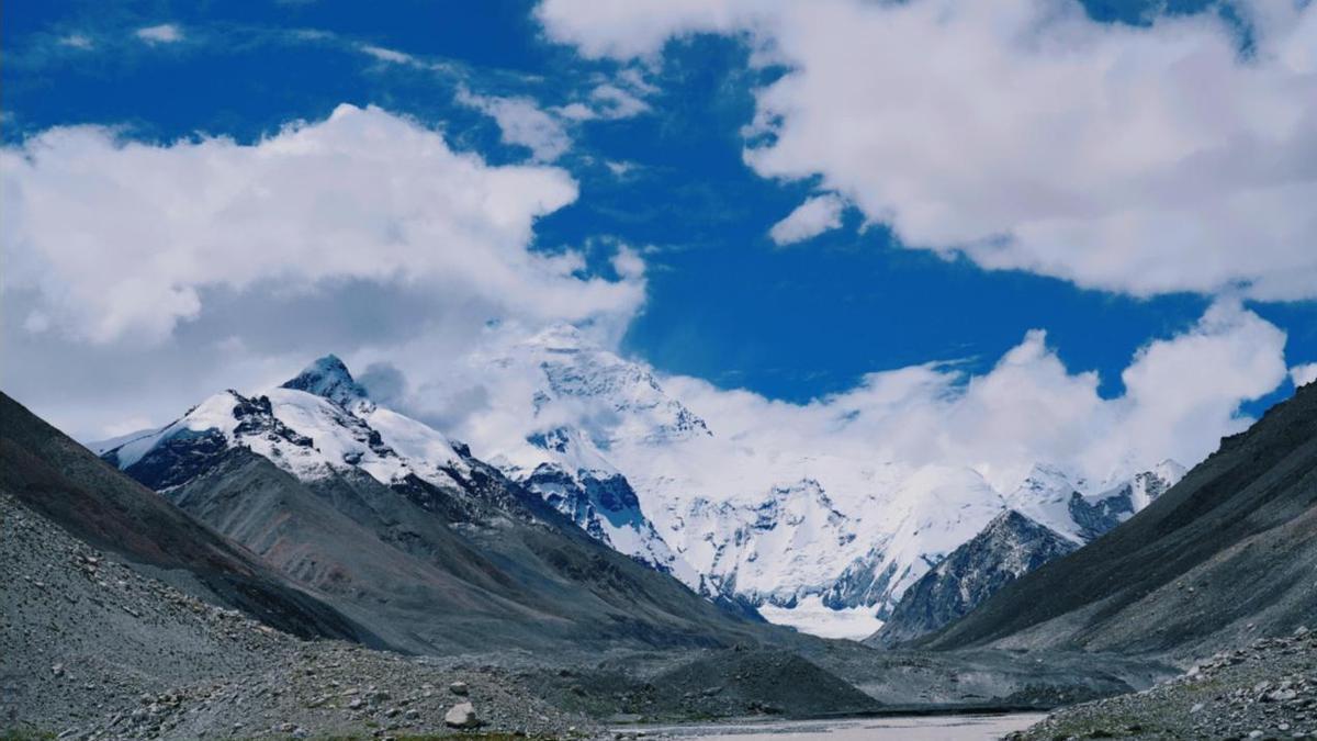 Panorámica del monte Everest y el río Arun.