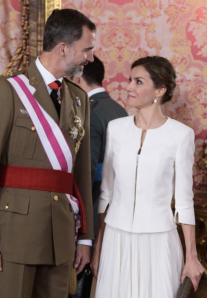 El rey Felipe VI y la reina Letizia, en su primer Día de las Fuerzas Armadas como reyes, en 2015