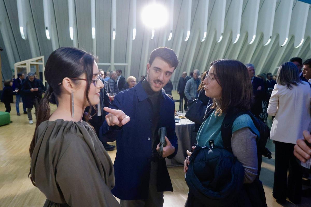 Antoni Borsad junto a las redactoras de Levante-EMV Candela García y Violeta Peraita.
